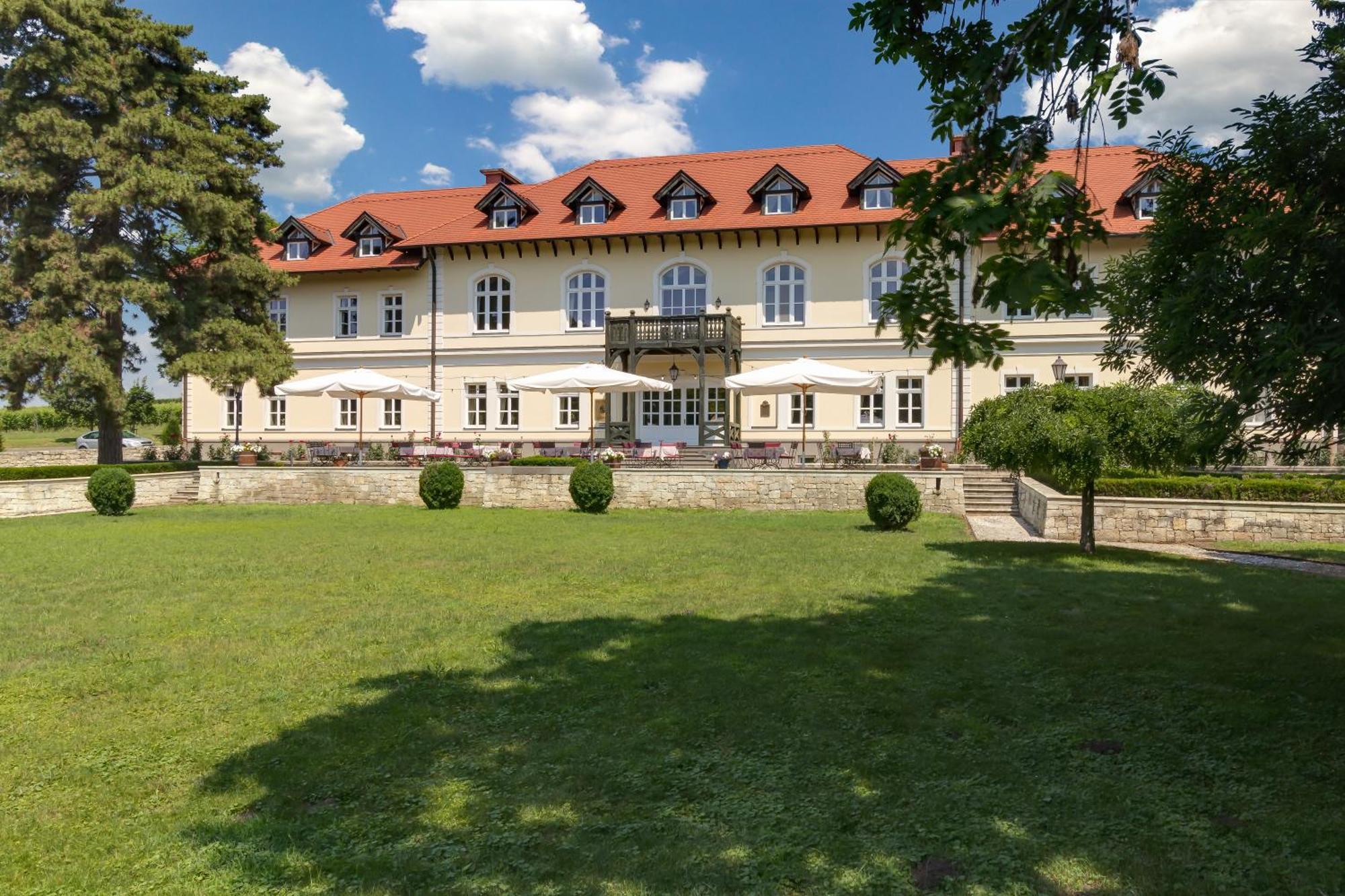 Castle Hotel Grof Degenfeld Superior Tarcal Exteriör bild