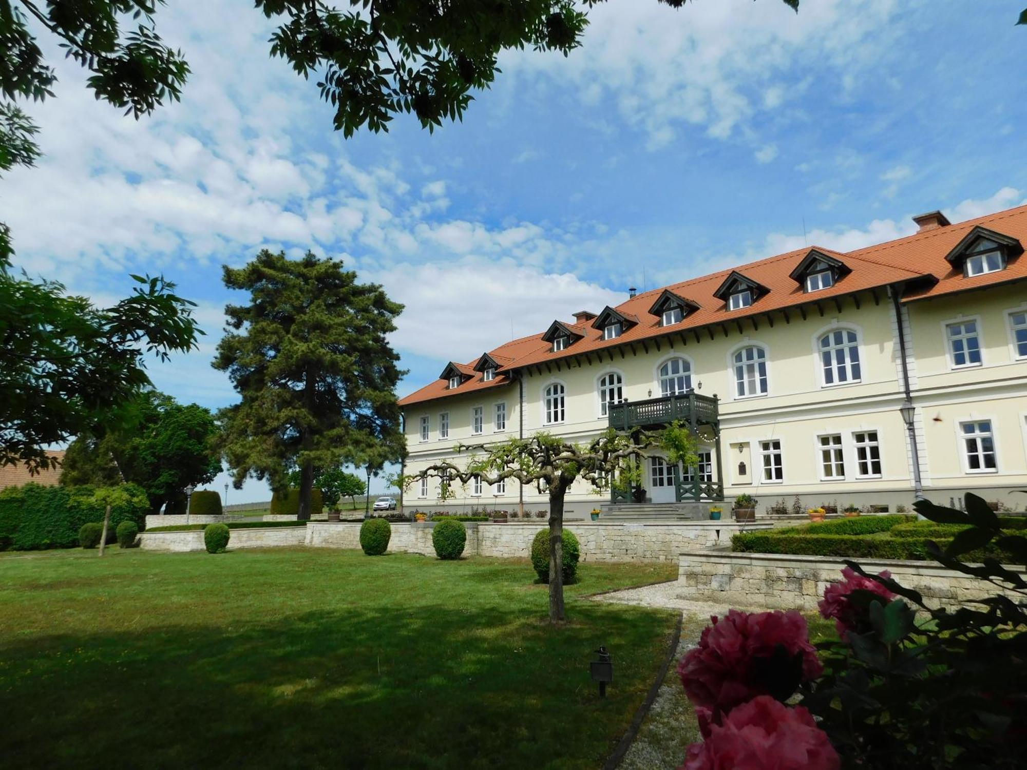 Castle Hotel Grof Degenfeld Superior Tarcal Exteriör bild